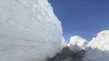 Hakkari'de kar sebebiyle kapanan üs bölgesinin yolu bir haftada açıldı
