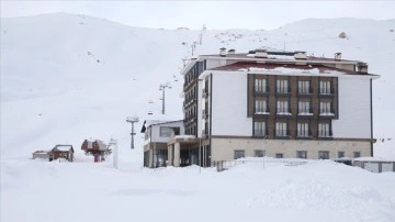 Hakkari'deki kayak merkezinde açılan 120 yataklı otel kış turizmini canlandıracak