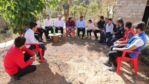 Hakkarili gençler, projeleriyle başarılı öğrencilerin eğitim hayatına katkı sağlıyor