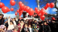 Halep'teki çocuklar için balon uçurdular