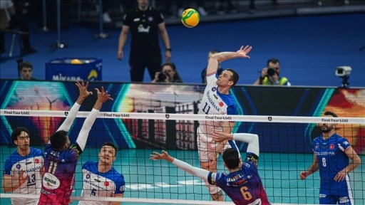 Halkbank, CEV Şampiyonlar Ligi Yarı Finalinde Sir Sicoma Monini Perugia'ya 3-0 yenildi