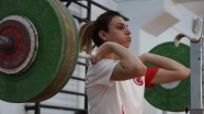 Halterin 'altın kızı' gözünü olimpiyatlara dikti