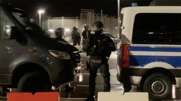 Hamburg Havalimanı'nda silahlı bir kişinin aracıyla aprona girmesi üzerine hava trafiği durduru