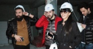 Hande Yener baretini taktı, inşaata girdi