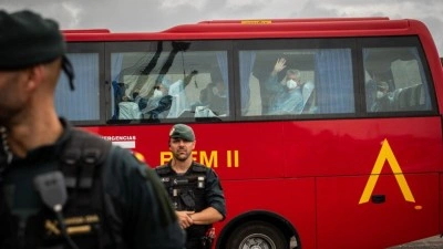 Hantavir&uuml;s vakalarının tespit edildiği yolcu gemisinin Tenerife'deki tahliye işlemleri bitti