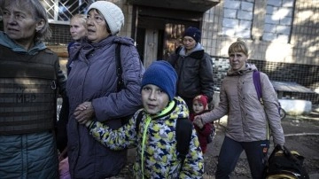 Harkiv bölgesinde cephe hattına yakın yerleşim birimlerinden tahliyeler sürüyor