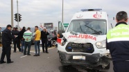Hasta taşıyan ambulans kaza yaptı: 5 yaralı