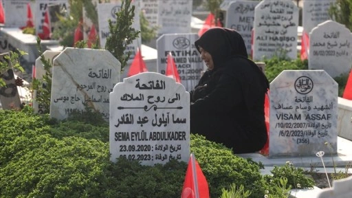 Hatay'da bayramın ilk günü Narlıca Deprem Mezarlığı ziyaret edildi