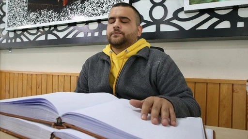 Hatay'da görme engelli hafız öğrencileri Kur'an-ı Kerim ile tanıştırıyor