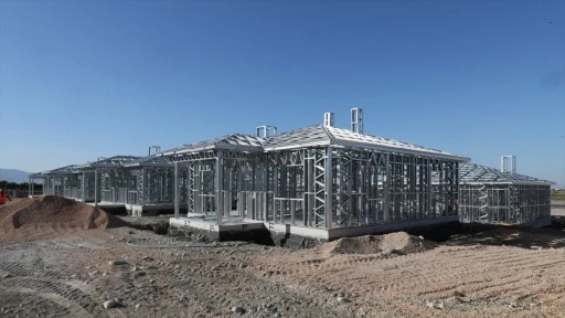 Hatay'da kırsal deprem konutlarının yapımı sürüyor