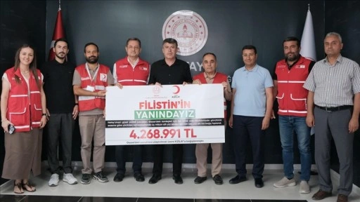 Hatay'da öğrenciler harçlıkları ile sattıkları oyuncakların parasını Filistinli çocuklara bağış