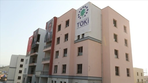 Hatay Defne'de afet konutları ve ticaret merkezlerinin yapımı sürüyor