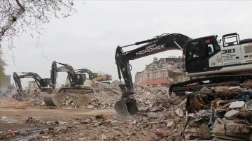 Hatay'da bina yıkım ve enkaz kaldırma çalışmaları 23 mahallede sürecek