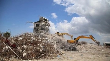 Hatay'da bina yıkım ve enkaz kaldırma çalışmaları 51 mahallede sürüyor