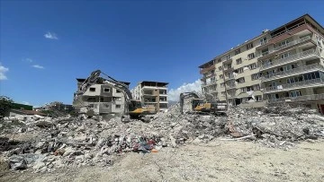 Hatay'da bina yıkım ve enkaz kaldırma çalışmaları 80 mahallede sürecek