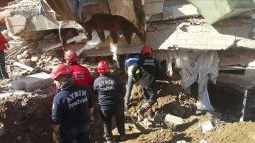 Hatay'da depremin 83. saatinde bir kişi enkazdan kurtarıldı