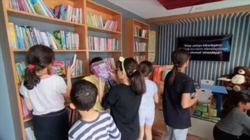 Hatay'da depremzede çocuklar için kitabevi kuruldu