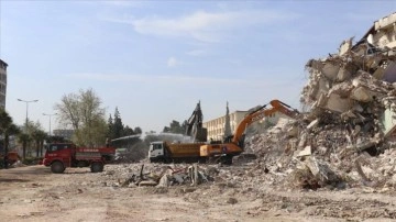 Hatay'da enkaz kaldırma ve yıkım çalışmaları 16 mahallede devam ediyor