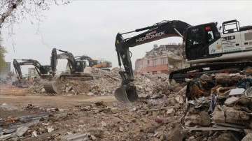 Hatay'da enkaz kaldırma ve yıkım çalışmaları 16 mahallede sürüyor