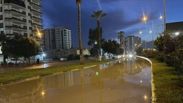 Hatay'da sağanak, hayatı olumsuz etkiledi