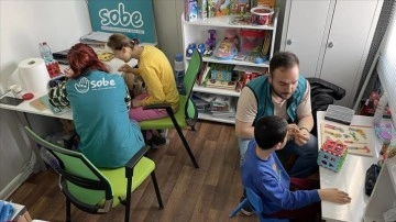 Hataylı iki depremzede öğretmen otizmli çocuklara gönüllü eğitim veriyor