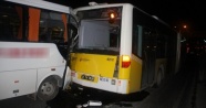 Havalimanı çalışanlarını taşıyan servis kaza yaptı: 8 yaralı