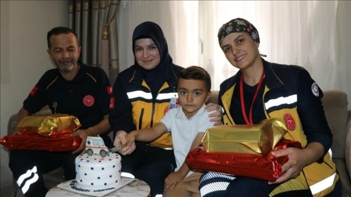 Hayata döndürdükleri Ubeyde'nin 4. yaş gününü sürpriz yaparak kutladılar