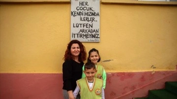 Hayatını eğitime adayan "İzmir'in Çalıkuşu" köy çocuklarına umut oldu
