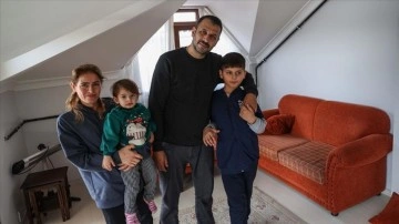 Hayırsever aile otizmli çocuğu olan depremzede aileye evini açtı