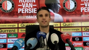 Heerenveen, teknik direktörlüğe Robin van Persie'yi getirdi