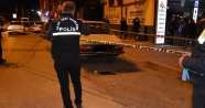 Hendek'te İlçe Emniyet Müdürlüğünün önünde silahlı kavga: 1 yaralı