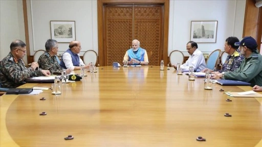 Hindistan Başbakanı Modi, Pakistan'a yönelik operasyonların "askıya alındığını" söyle