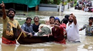 Hindistan'da muson mevsimi 1400 can aldı
