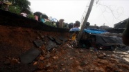 Hindistan'da şiddetli yağışın etkisiyle çöken duvarlar 27 can aldı