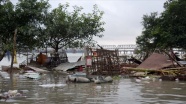 Hindistan'da şiddetli yağışlar etkisini sürdürüyor