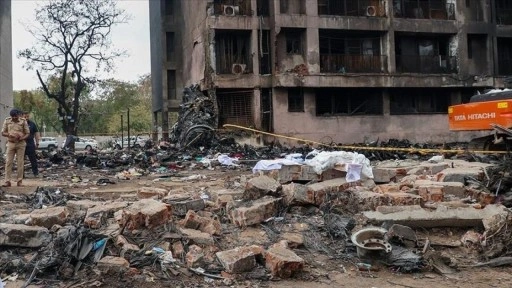 Hindistan’daki uçak kazasına ilişkin ön rapora göre kalkıştan sonra motorlara giden yakıt kesildi