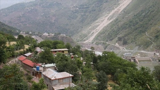 Hindistan, ilk kez Pakistan'ın uçaklarını düşürdüğünü doğruladı