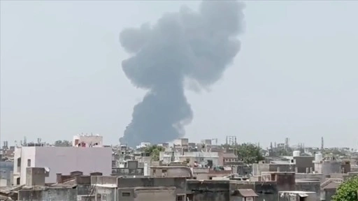 Hindistan'ın Gucerat eyaletinde 244 kişinin bulunduğu uçak düştü