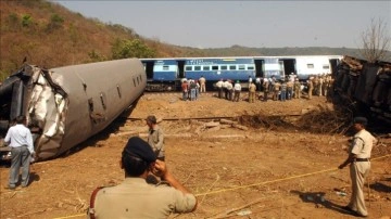 Hindistan'da dün meydana gelen tren kazasında ölü sayısı 233'e yükseldi