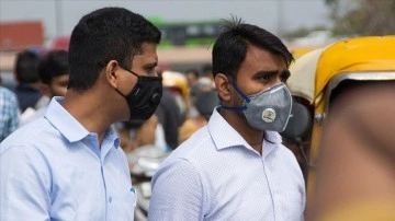 Hindistan'ın bazı eyaletlerinde Kovid-19 nedeniyle maske zorunluluğu geri getirildi