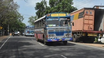 Hindistan'ın Cammu Keşmir bölgesinde otobüs şarampole yuvarlandı, 21 kişi öldü