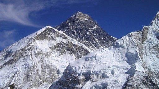 Hint askeri öğrenciler, Everest'in zirvesine tırmanışı tamamladı
