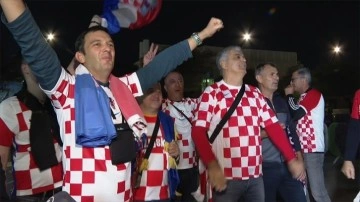 Hırvat taraftarlar, Katar'da yarı finale çıkan takımlarının şampiyonluğuna inanıyor