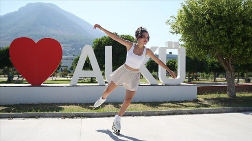 Hobi olarak başladığı buz pateninde uluslararası başarılara uzandı