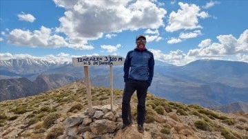 Hobi olarak tırmanmaya başlayan Faslı dağcı, ülkesindeki 100 zirveye tırmandı