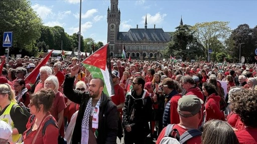 Hollanda'da 100 bin kişi, hükümetin İsrail politikasına karşı tepki gösterdi
