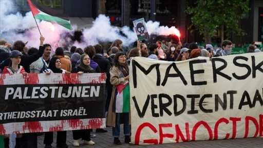 Hollanda'da, İsrail'den gelen F-35 parçaları taşıyan geminin limana yanaşması protesto edi