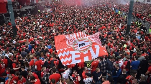 Hollanda Eredivisie'de şampiyon PSV