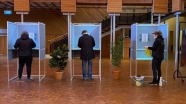 Hollanda genel seçimlerinde oy verme işlemi Kovid-19 salgını gölgesinde devam ediyor