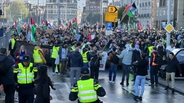 Hollanda'da Filistin'e destek gösterisinde 3 kişi gözaltına alındı